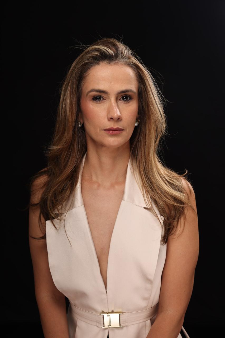 Profa. Dra. Lívia Aguiar